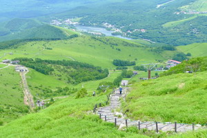 車山高原から白樺湖を見下ろす